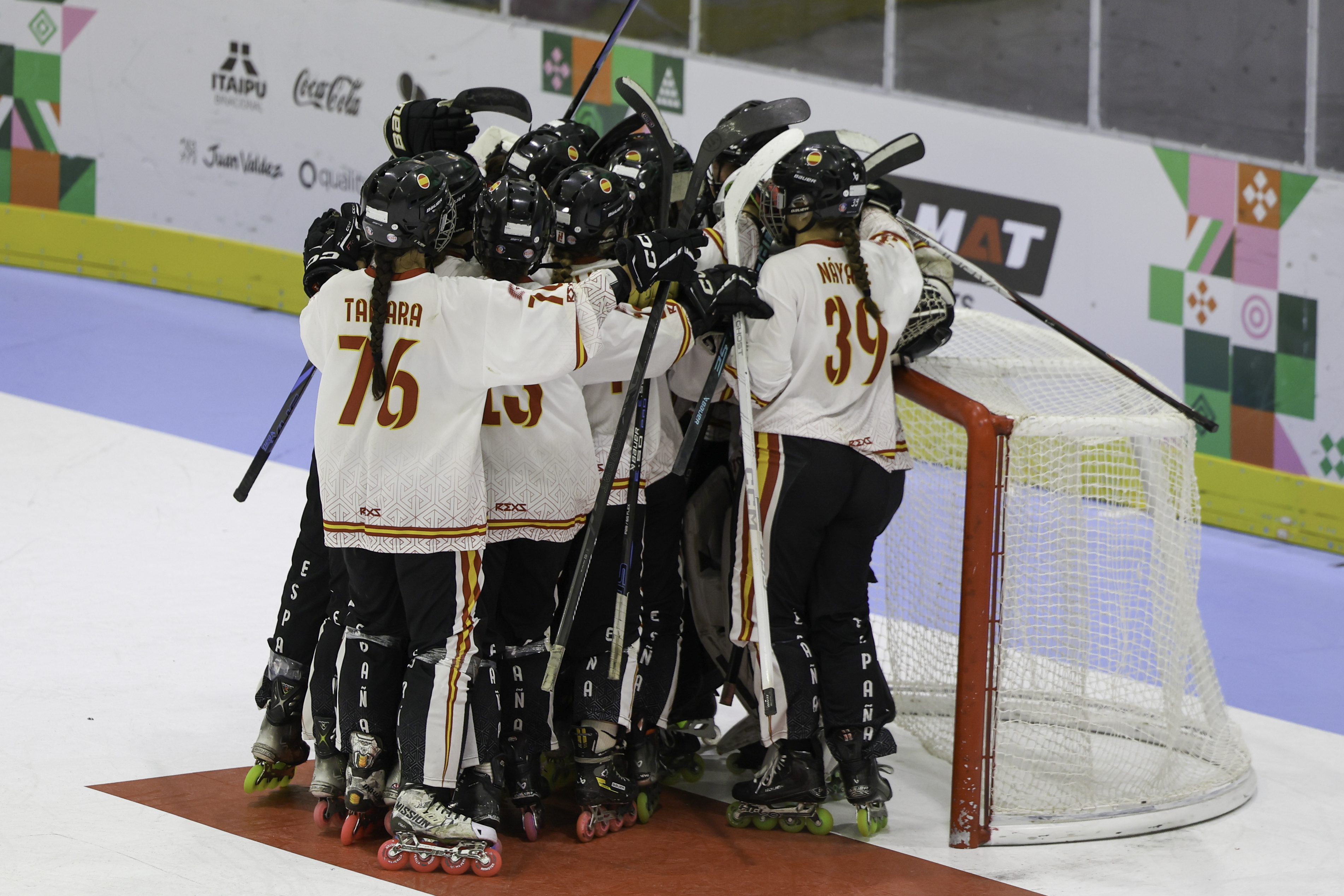 Celebración de la selección española sénior femenina de hockey línea